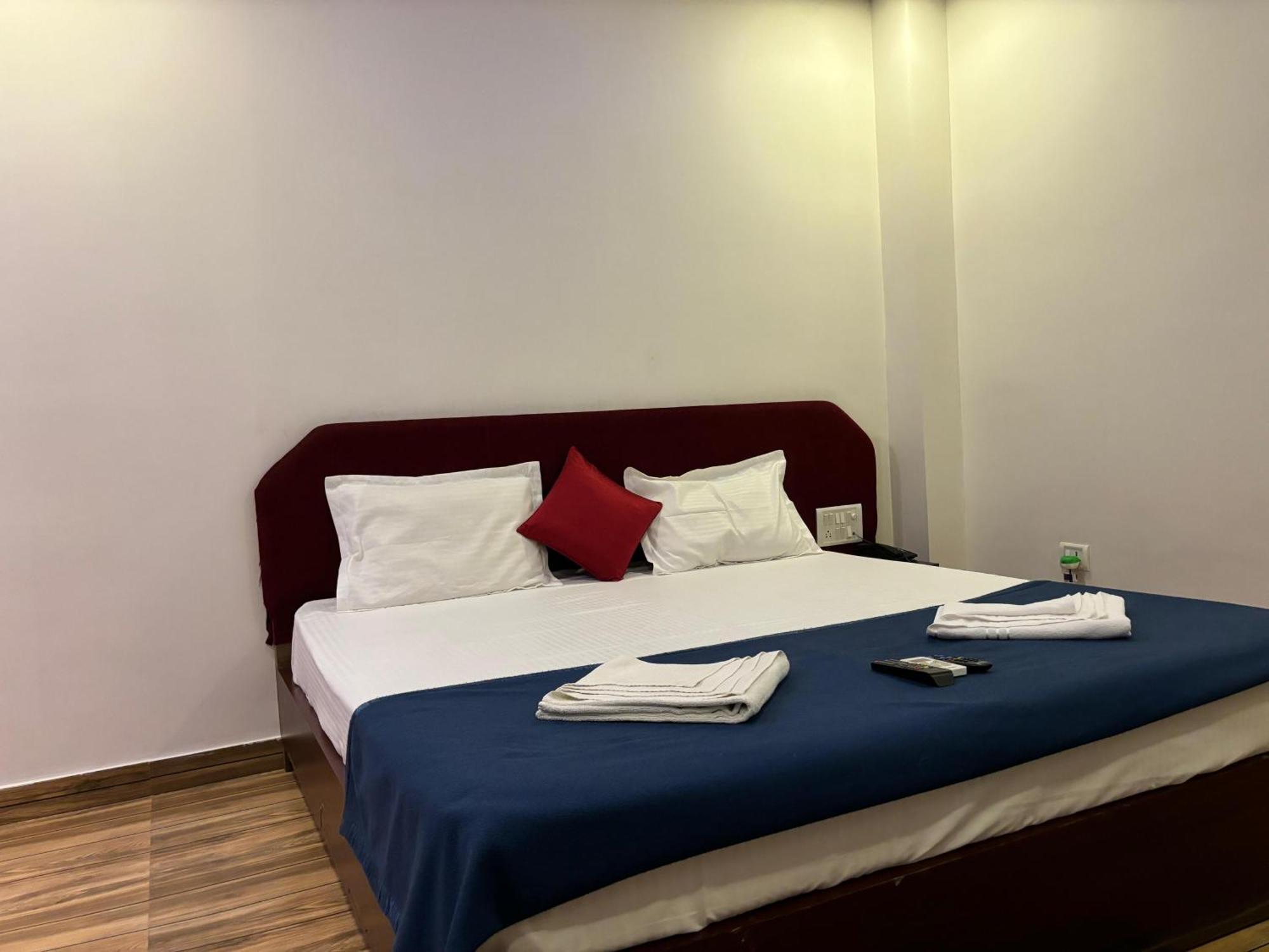 Shadipur The Tamarind Tree Hotel & Restaurant מראה חיצוני תמונה